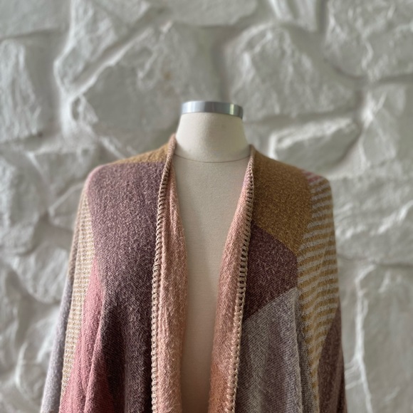 ❄️ World Market Brown Quilted Pattern Poncho Shrug OS - Picture 3 of 8